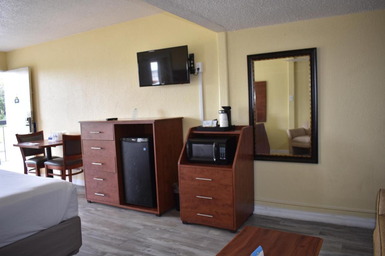 Days Inn By Wyndham Wildwood I-75 מראה חיצוני תמונה