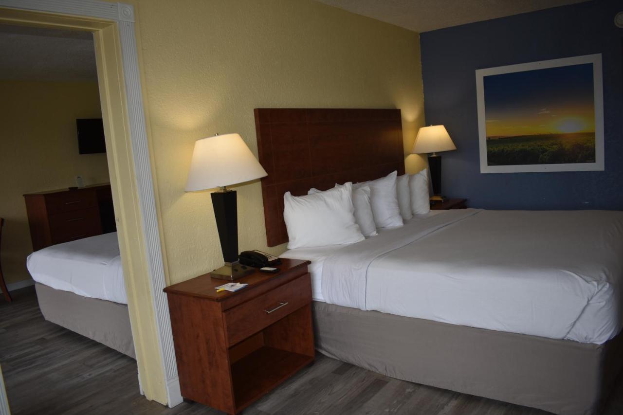 Days Inn By Wyndham Wildwood I-75 מראה חיצוני תמונה