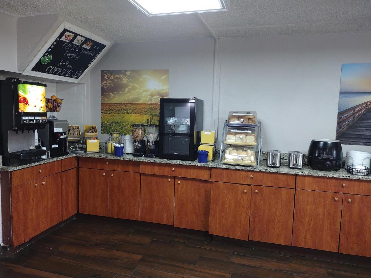 Days Inn By Wyndham Wildwood I-75 מראה חיצוני תמונה