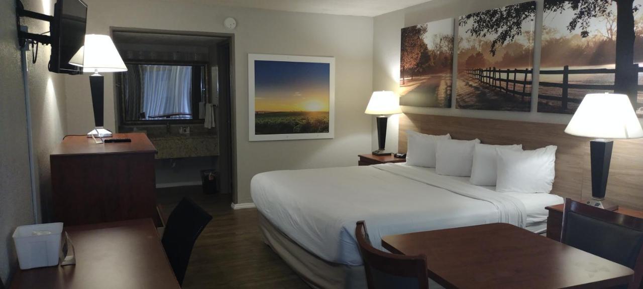 Days Inn By Wyndham Wildwood I-75 מראה חיצוני תמונה