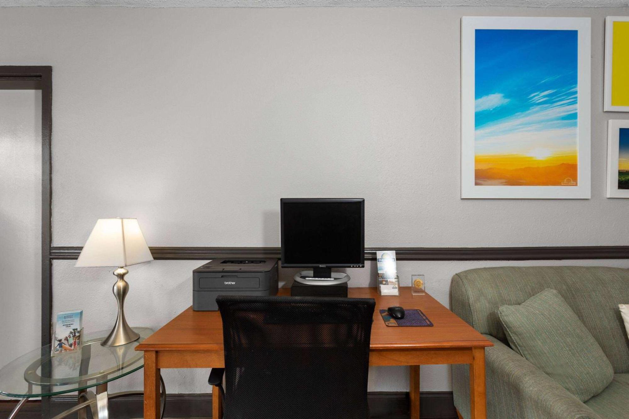 Days Inn By Wyndham Wildwood I-75 מראה חיצוני תמונה