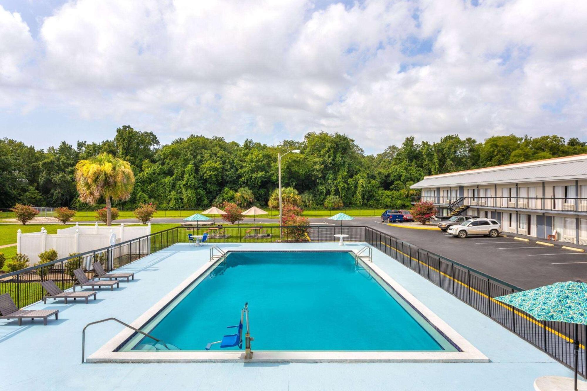 Days Inn By Wyndham Wildwood I-75 מראה חיצוני תמונה