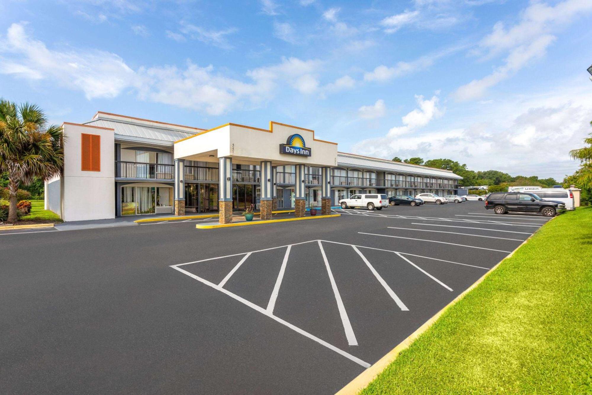 Days Inn By Wyndham Wildwood I-75 מראה חיצוני תמונה