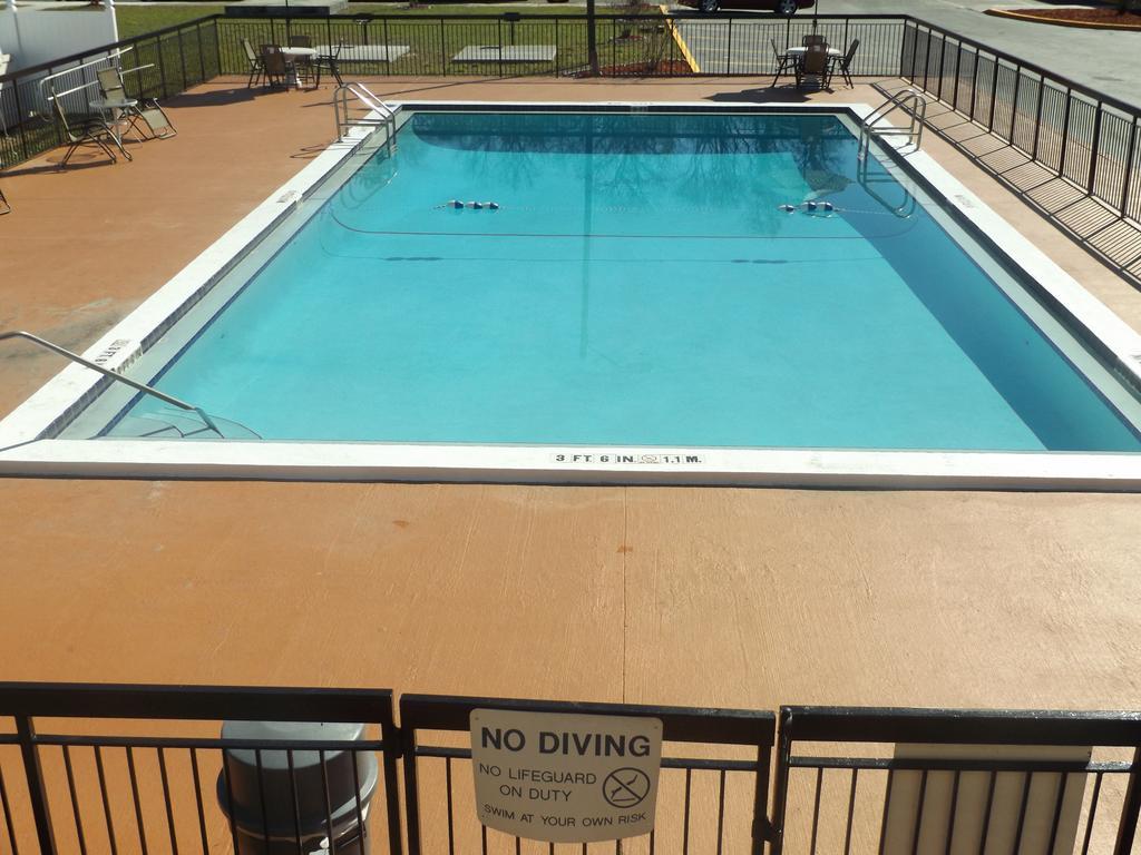 Days Inn By Wyndham Wildwood I-75 מראה חיצוני תמונה