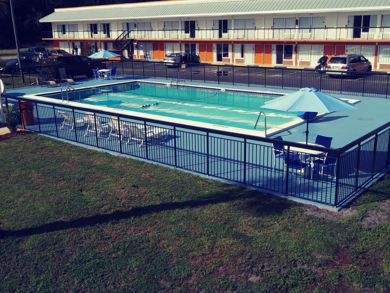 Days Inn By Wyndham Wildwood I-75 מראה חיצוני תמונה